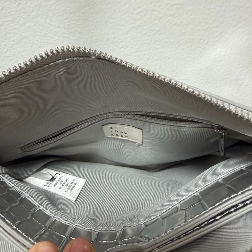 Croc-Embossed Crossbody Bag - Picture 6 of 6